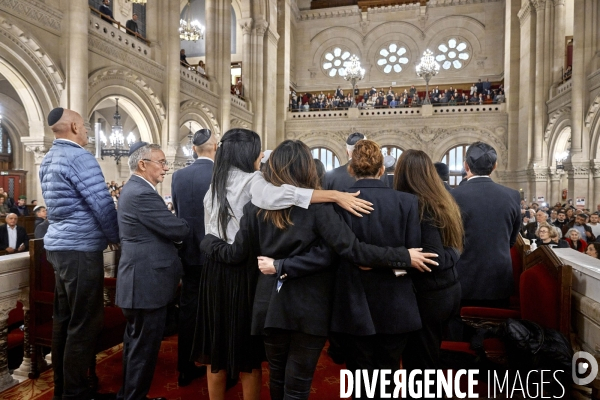 Rassemblement pour les otages israéliens du hamas à la synagogue de la Victoire