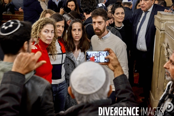 Rassemblement pour les otages israéliens du hamas à la synagogue de la Victoire