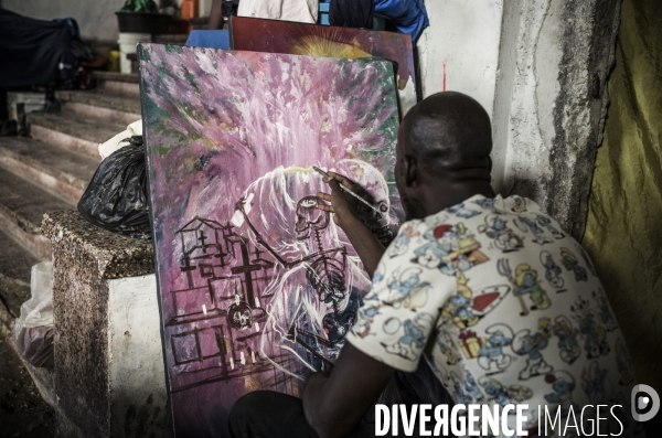 Familles deplacees au rex, ayant fui les violences des gangs.
