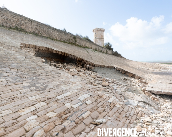 Un littoral errode par les tempetes