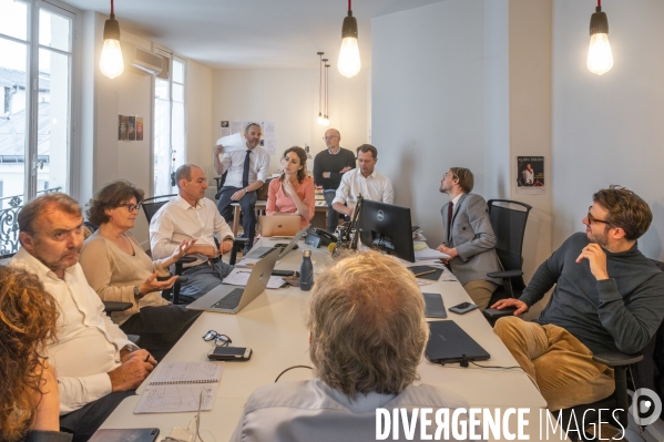 L équipe de rédaction de La Tribune dimanche. Dernière conférence de redaction avant la sortie en kiosque du tout premier numéro.