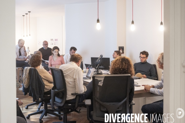 L équipe de rédaction de La Tribune dimanche. Dernière conférence de redaction avant la sortie en kiosque du tout premier numéro.