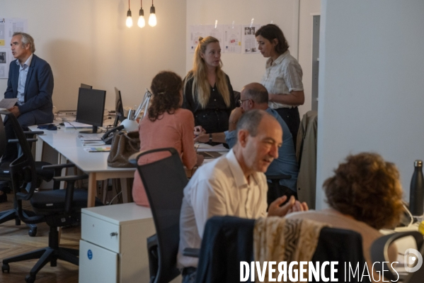 L équipe de rédaction de La Tribune dimanche. Dernière conférence de redaction avant la sortie en kiosque du tout premier numéro.