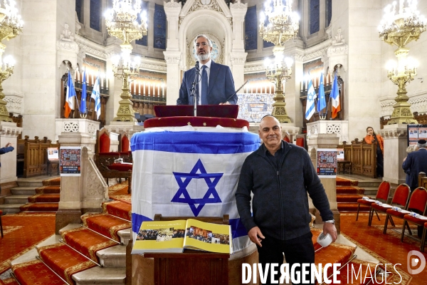 Rassemblement pour les otages israéliens du hamas à la synagogue de la Victoire