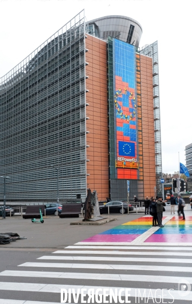 Le Berlaymont, bâtiment de la commission européenne affiche, REpowerEU, un plan de relance pour l  Europe de l énergie