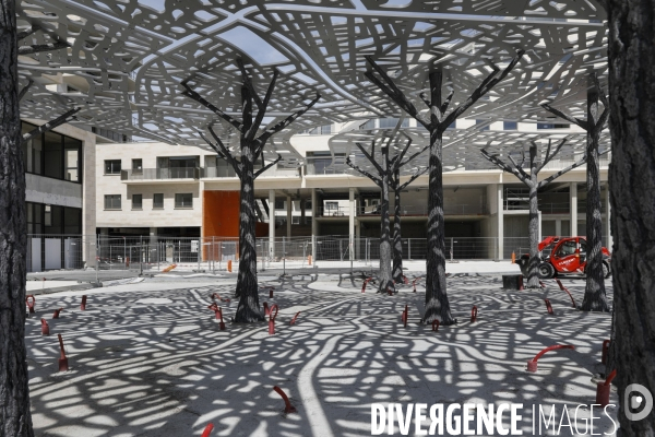 L’ombrière métallique « La carte, A l’ombre de la ville » imaginée par Leandro Erlich sur la place Marie-de-Gournay du nouveau quartier Belvédère à Bordeauxa