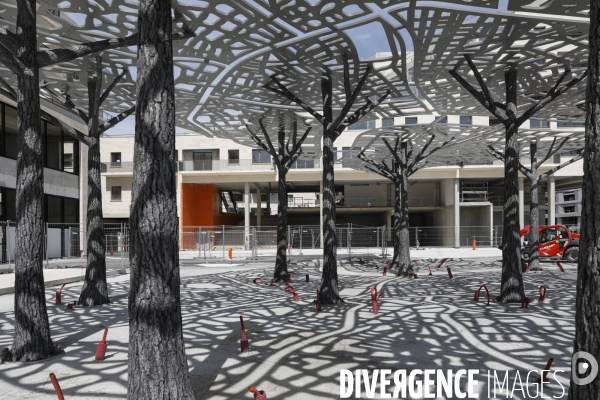 L’ombrière métallique « La carte, A l’ombre de la ville » imaginée par Leandro Erlich sur la place Marie-de-Gournay du nouveau quartier Belvédère à Bordeauxa