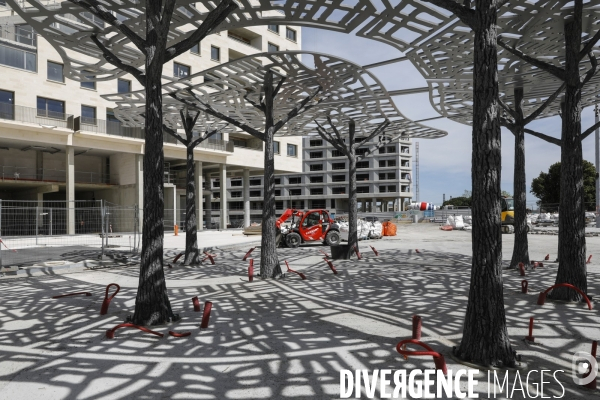 L’ombrière métallique « La carte, A l’ombre de la ville » imaginée par Leandro Erlich sur la place Marie-de-Gournay du nouveau quartier Belvédère à Bordeauxa