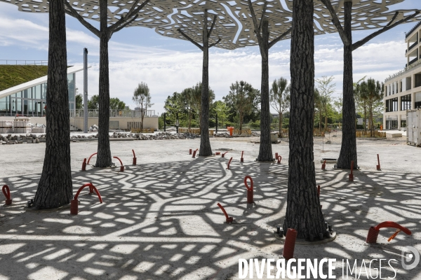 L’ombrière métallique « La carte, A l’ombre de la ville » imaginée par Leandro Erlich sur la place Marie-de-Gournay du nouveau quartier Belvédère à Bordeauxa