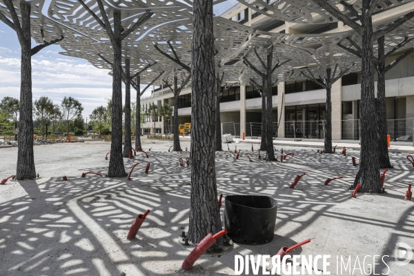 L’ombrière métallique « La carte, A l’ombre de la ville » imaginée par Leandro Erlich sur la place Marie-de-Gournay du nouveau quartier Belvédère à Bordeauxa