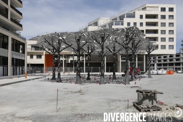 L’ombrière métallique « La carte, A l’ombre de la ville » imaginée par Leandro Erlich sur la place Marie-de-Gournay du nouveau quartier Belvédère à Bordeauxa