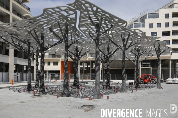 L’ombrière métallique « La carte, A l’ombre de la ville » imaginée par Leandro Erlich sur la place Marie-de-Gournay du nouveau quartier Belvédère à Bordeauxa