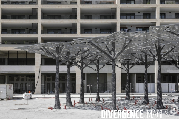 L’ombrière métallique « La carte, A l’ombre de la ville » imaginée par Leandro Erlich sur la place Marie-de-Gournay du nouveau quartier Belvédère à Bordeauxa