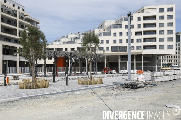 L’ombrière métallique « La carte, A l’ombre de la ville » imaginée par Leandro Erlich sur la place Marie-de-Gournay du nouveau quartier Belvédère à Bordeauxa