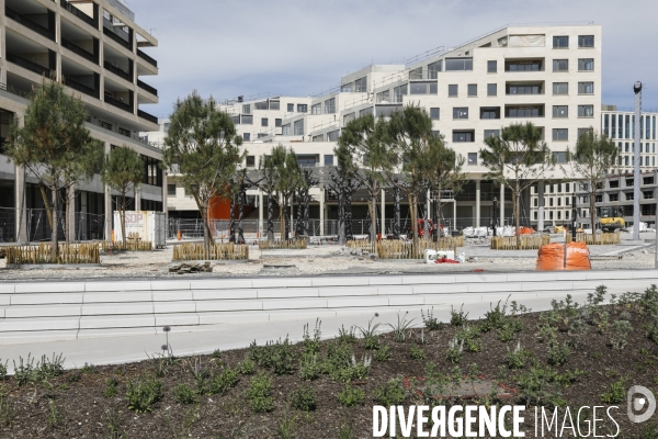 L’ombrière métallique « La carte, A l’ombre de la ville » imaginée par Leandro Erlich sur la place Marie-de-Gournay du nouveau quartier Belvédère à Bordeauxa