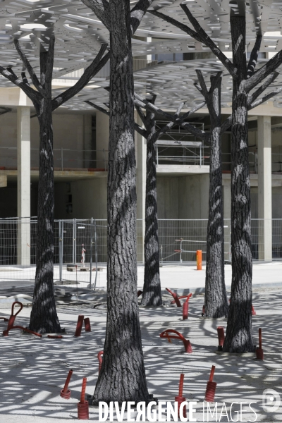L’ombrière métallique « La carte, A l’ombre de la ville » imaginée par Leandro Erlich sur la place Marie-de-Gournay du nouveau quartier Belvédère à Bordeauxa