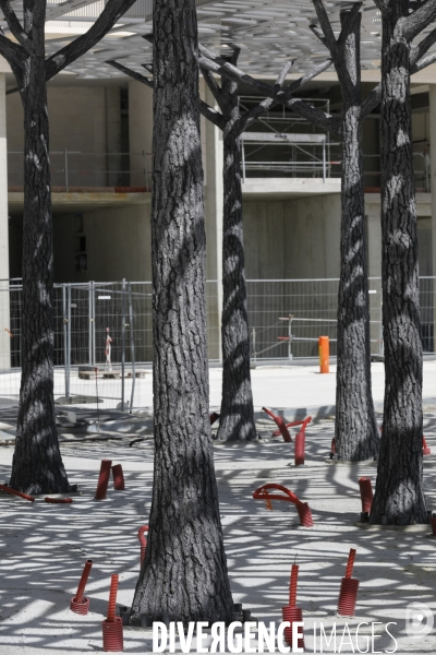 L’ombrière métallique « La carte, A l’ombre de la ville » imaginée par Leandro Erlich sur la place Marie-de-Gournay du nouveau quartier Belvédère à Bordeauxa