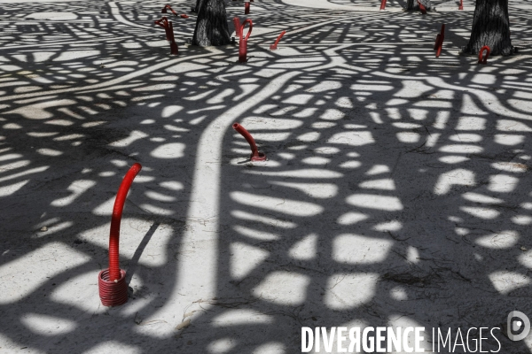 L’ombrière métallique « La carte, A l’ombre de la ville » imaginée par Leandro Erlich sur la place Marie-de-Gournay du nouveau quartier Belvédère à Bordeauxa