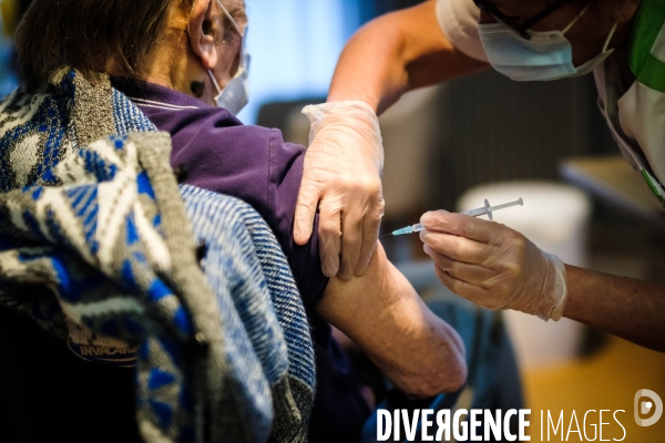 Campagne de vaccination contre le covid-19 dans un Ehpad Korian a Paris
