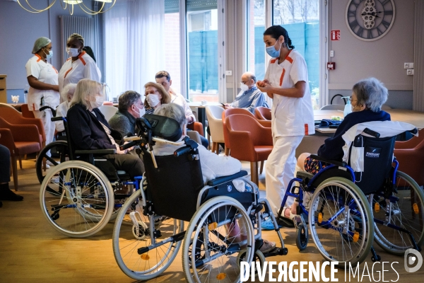 Campagne de vaccination contre le covid-19 dans un Ehpad Korian a Paris