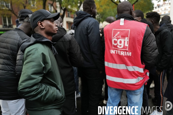 Rassemblement de travailleurs sans papiers devant la la direction générale des étrangers en france