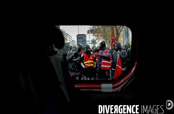 Rassemblement de travailleurs sans papiers devant la la direction générale des étrangers en france