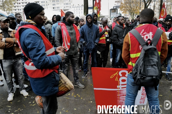 Rassemblement de travailleurs sans papiers devant la la direction générale des étrangers en france