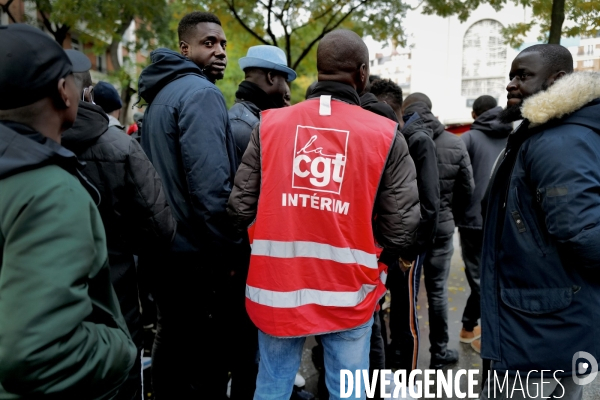 Rassemblement de travailleurs sans papiers devant la la direction générale des étrangers en france