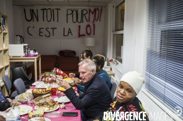 Le depute charles fournier loge dans sa permanence des familles sans abris.