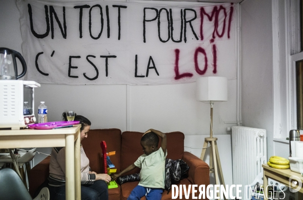 Le depute charles fournier loge dans sa permanence des familles sans abris.