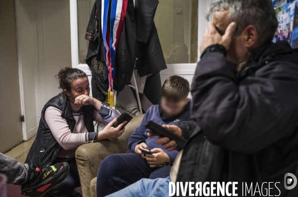 Le depute charles fournier loge dans sa permanence des familles sans abris.