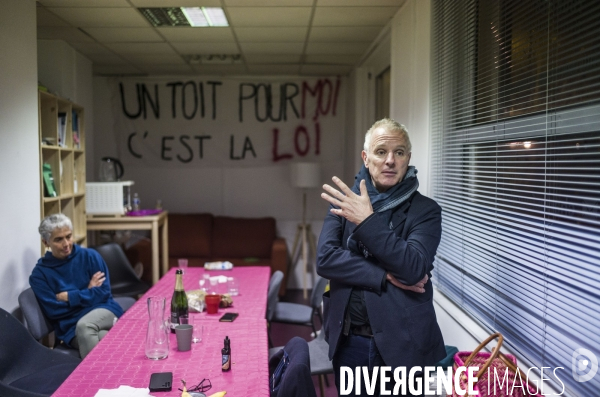 Le depute charles fournier loge dans sa permanence des familles sans abris.