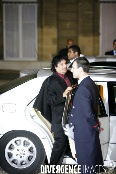 Le colonel Kadhafi reçu pour la deuxième fois à l Elysée au cours de sa visite en France
