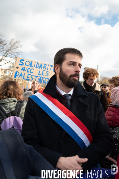 Les partis politiques, à la Manifestation contre les violences faites aux femmes dans le monde, Paris le 25 novembre 2023