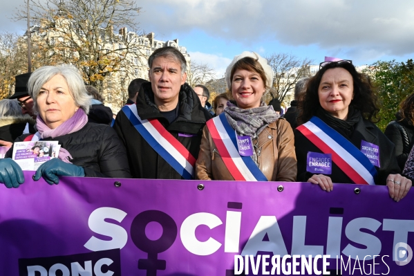 Les partis politiques, à la Manifestation contre les violences faites aux femmes dans le monde, Paris le 25 novembre 2023