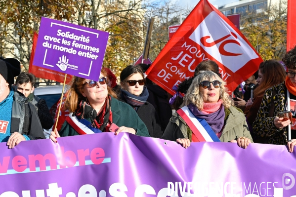 Les partis politiques, à la Manifestation contre les violences faites aux femmes dans le monde, Paris le 25 novembre 2023