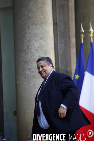 Yazid Sabeg remet son rapport sur la promotion de la diversité au président de la république