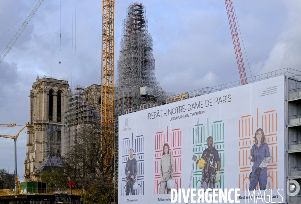 Notre-Dame de Paris retrouve sa fléche