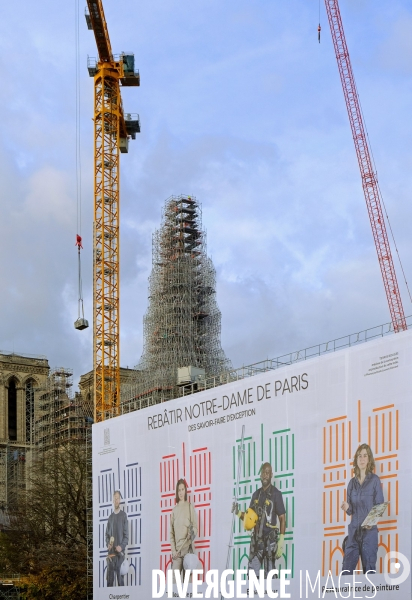 Notre-Dame de Paris retrouve sa fléche
