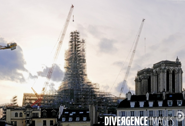 Notre-Dame de Paris retrouve sa fléche