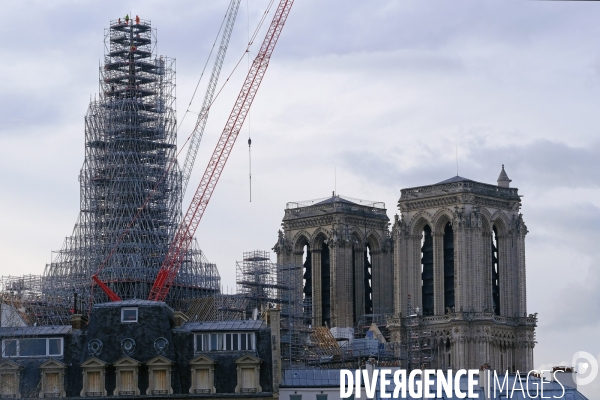 Notre-Dame de Paris retrouve sa fléche