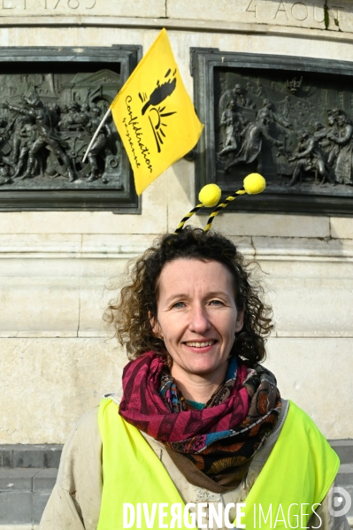 Les apicultrices et apiculteurs en colère manifestent à Paris pour demander des prix rémunérateurs en apiculture.