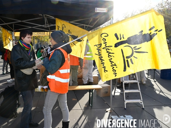 Les apicultrices et apiculteurs en colère manifestent à Paris pour demander des prix rémunérateurs en apiculture.