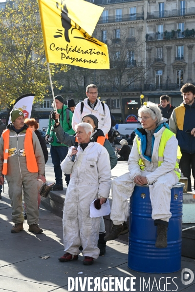 Les apicultrices et apiculteurs en colère manifestent à Paris pour demander des prix rémunérateurs en apiculture.