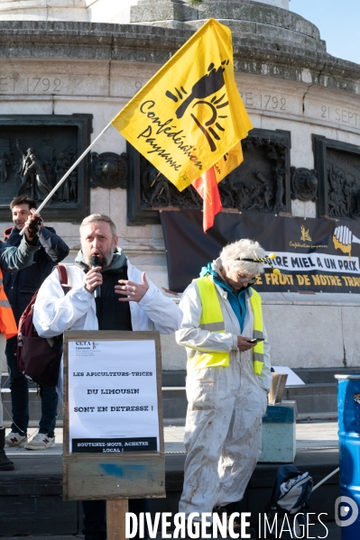 Les apicultrices et apiculteurs en colère manifestent à Paris pour demander des prix rémunérateurs en apiculture.