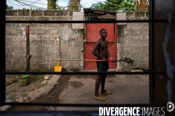 Enfants de Port-Gentil. Vie quotidienne.