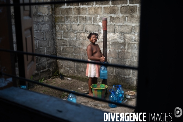 Enfants de Port-Gentil. Vie quotidienne.
