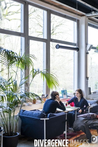 Campus et etudiants de l ecole HEC