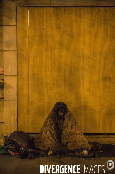 Sans abris dans une rue de paris