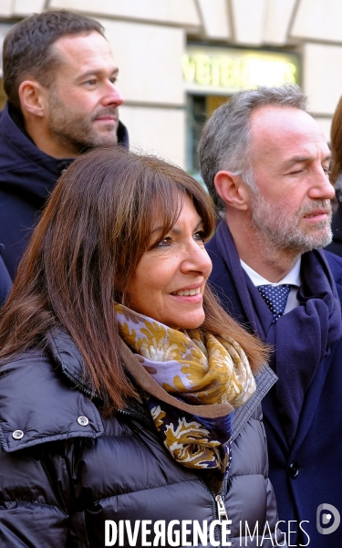 Anne Hidalgo assiste à la plantation de la foret urbaine, place de Catalogne